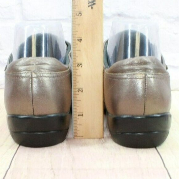 Clarks Brown Leather Slip On Hook & Loop Flat Loafer Shoes Size 7 Medium - Picture 6 of 9